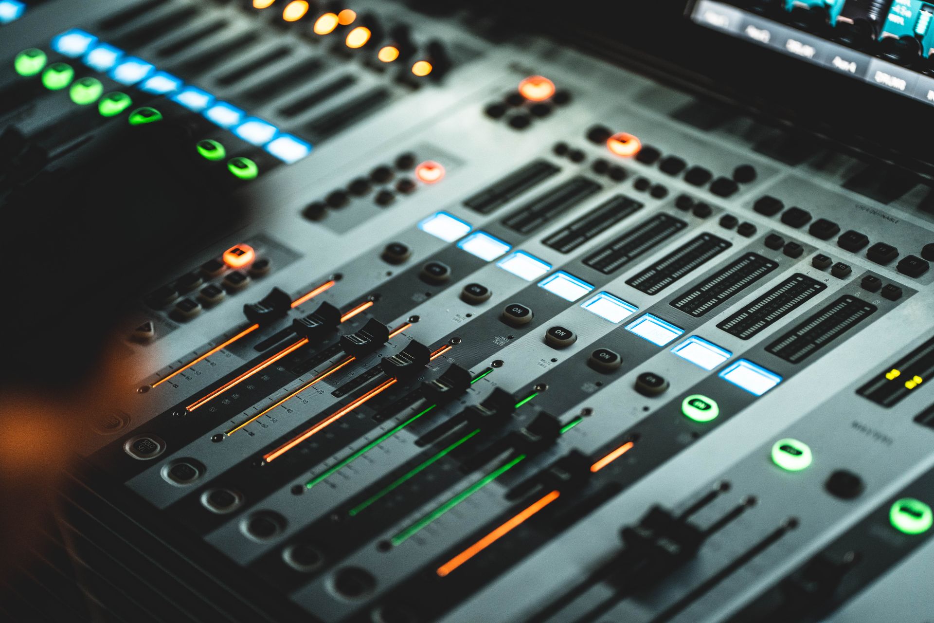 Power and Thermal Management in Rack-Built AV Systems